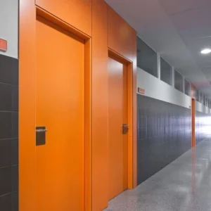 PUERTAS FUNCIONALES USO INTENSIVO,COLEGIOS,.HOSPITALES,OFICINAS.